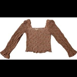 Closet clean out! Wore it only once.  Pairs nice with high waisted jeans!